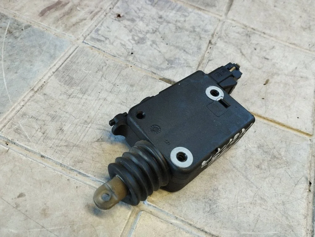 Centrālās atslēgas motoriņš 90460062