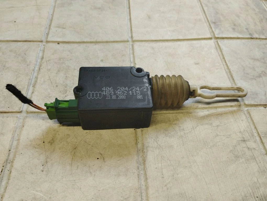 Central locking motor 4B9962115