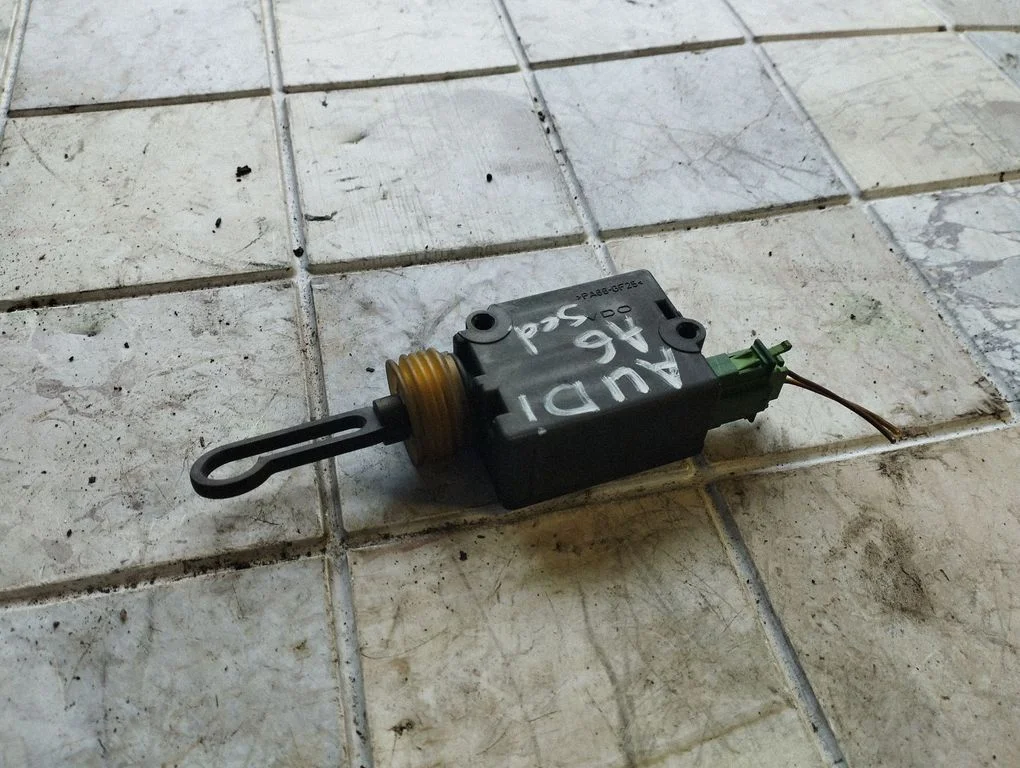 Central locking motor – Audi A6 Allroad C5 (1999-2005)