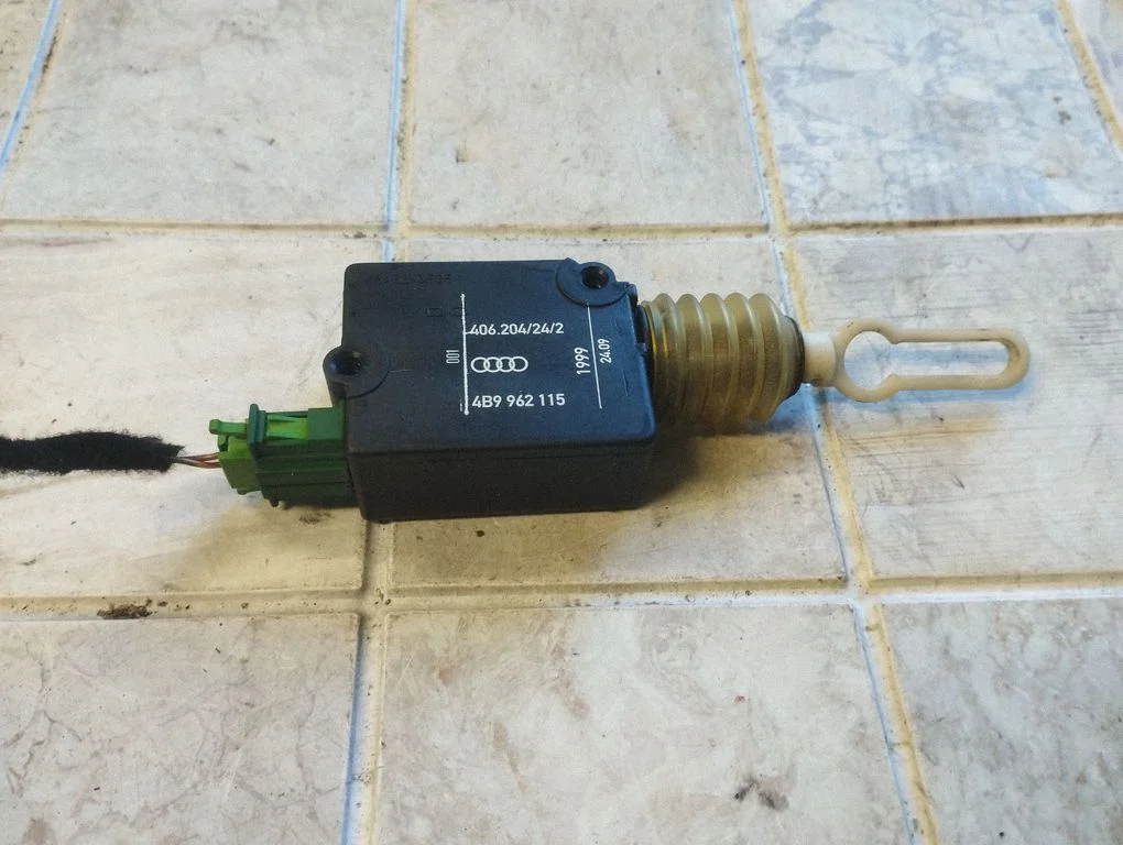 Central locking motor – Audi A6 Allroad C5 (1999-2005)
