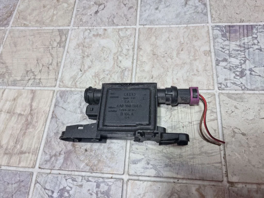 Central locking motor – Audi A4 S4 B5 8D (1994-1999)