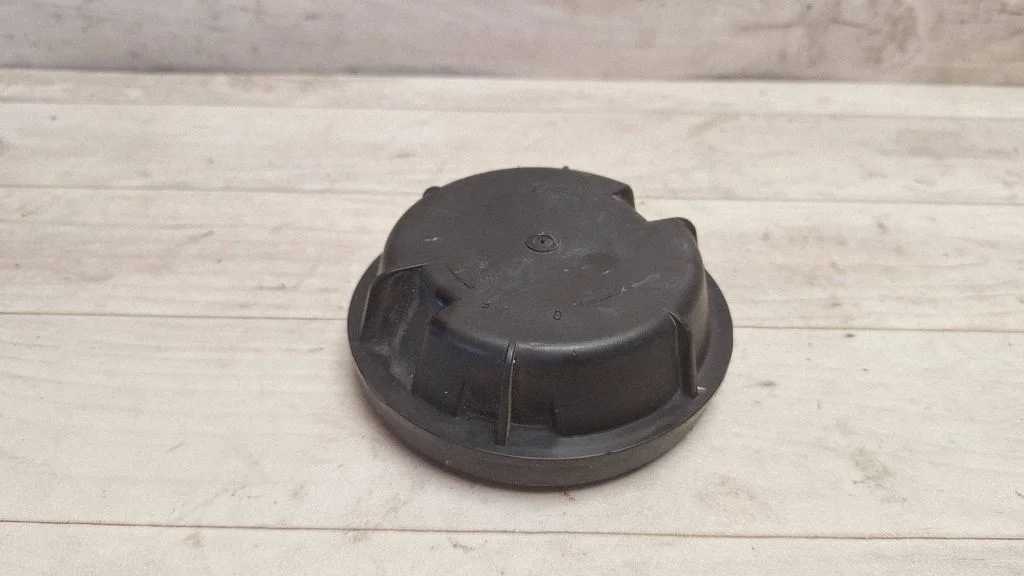 Headlight/headlamp dust cover 88204985