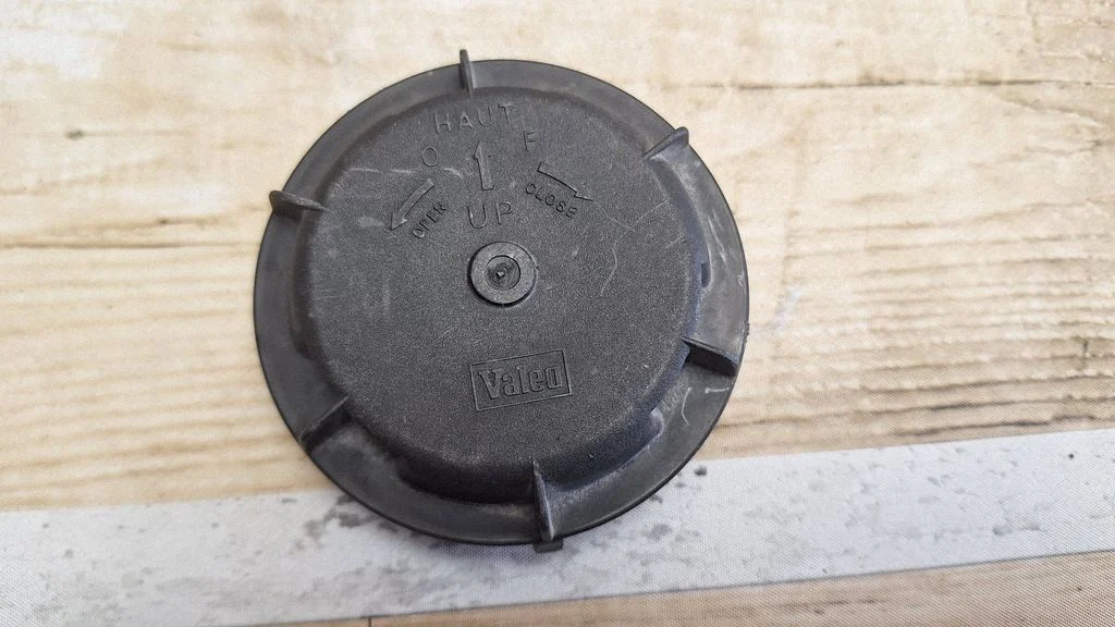 Headlight/headlamp dust cover 89001811
