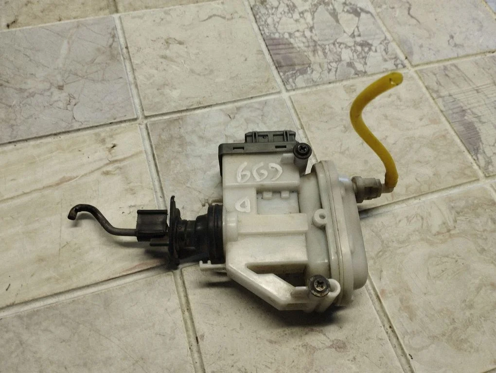 Central locking motor – Volkswagen Passat B4 (1994-1996)