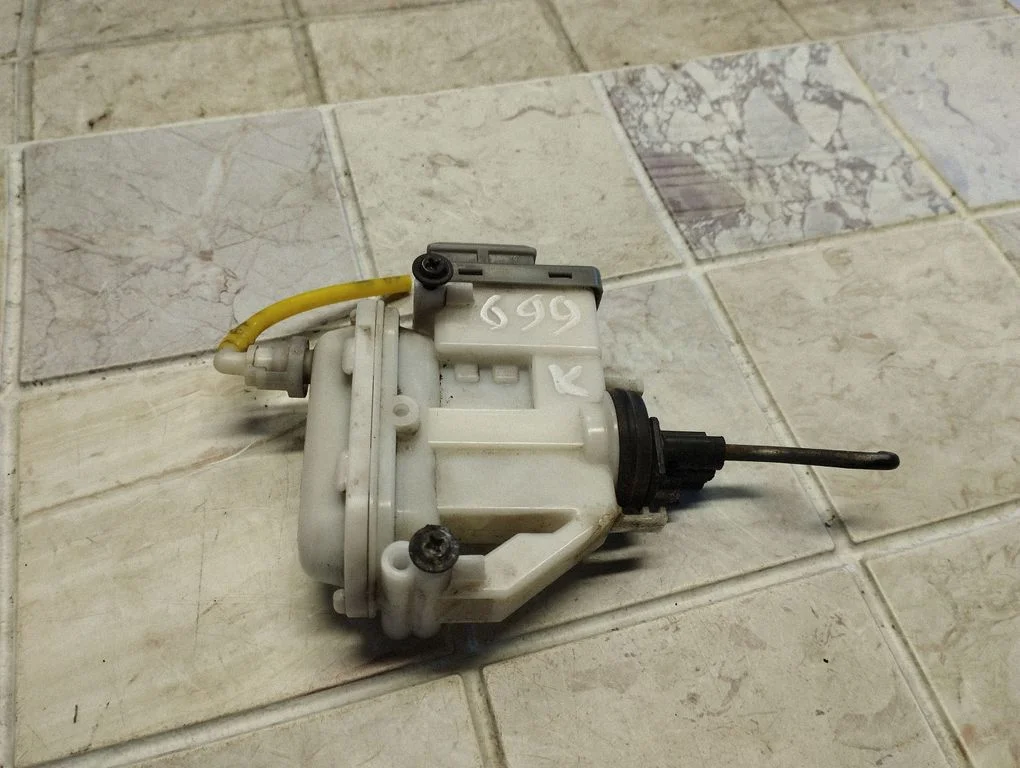 Central locking motor – Volkswagen Passat B4 (1994-1996)