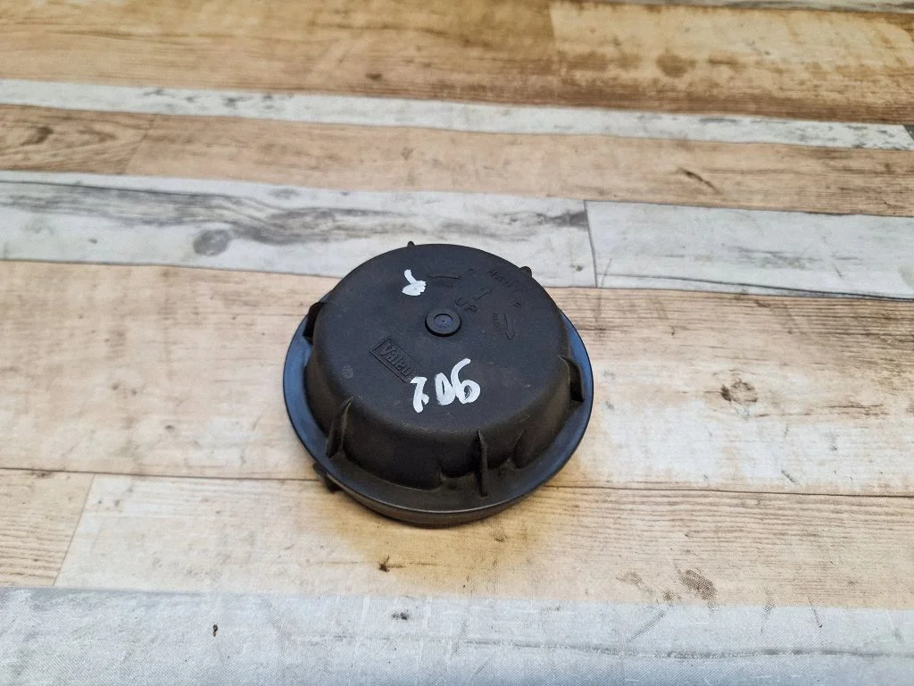 Headlight/headlamp dust cover 89001146