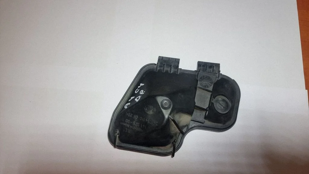 Esitule tolmukate – Audi A4 S4 B5 8D (1999-2000)