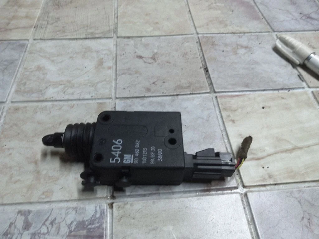 Central locking motor – Opel Vectra B (1996-2002)
