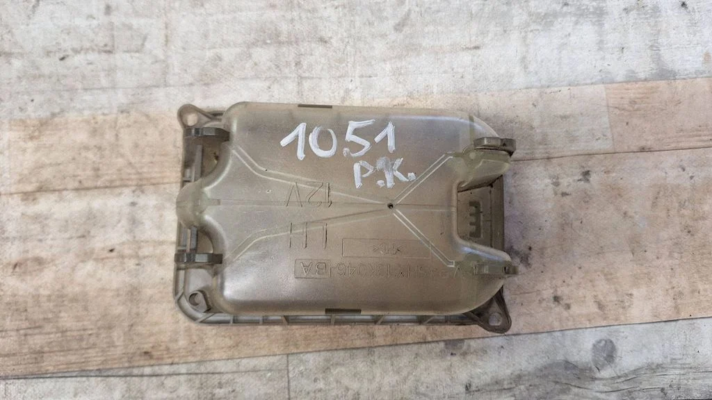 Headlight/headlamp dust cover – front left