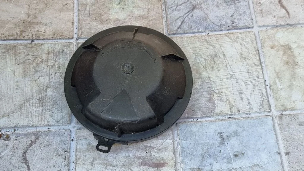 Headlight/headlamp dust cover 89026272