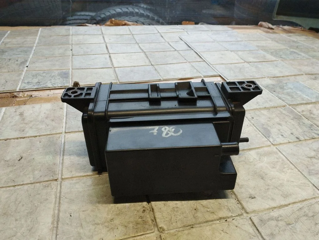 Active carbon filter fuel vapour canister