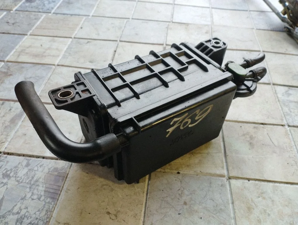 Active carbon filter fuel vapour canister F6690