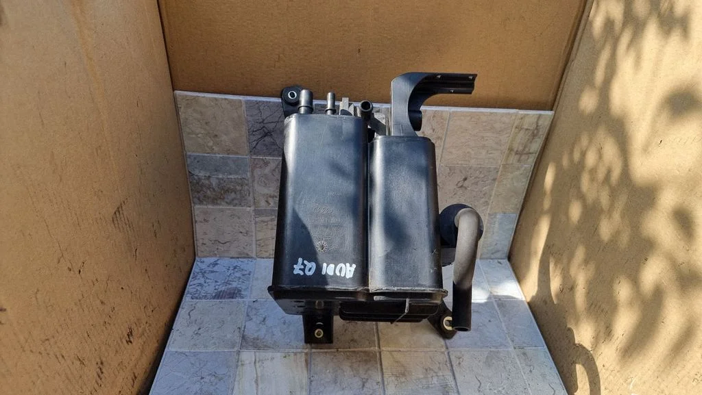 Active carbon filter fuel vapour canister 7L8201801
