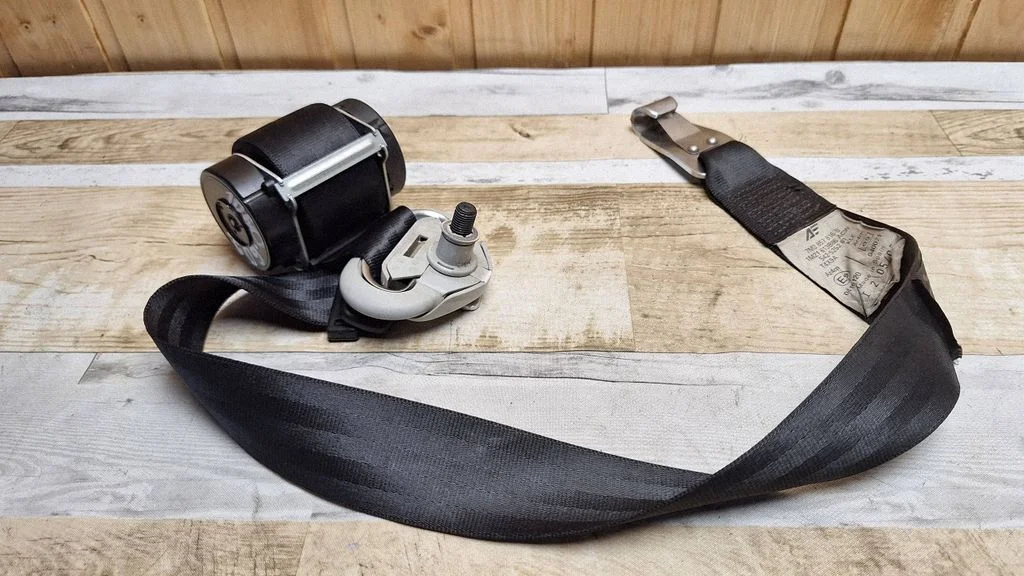 Third row seat belt – Ford Galaxy (2000-2006)