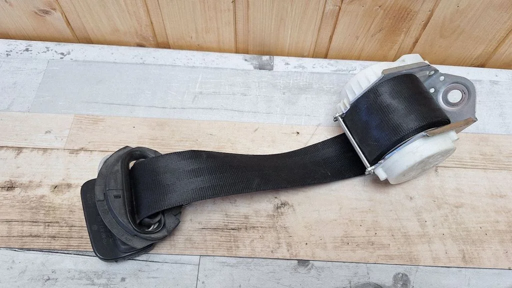 Third row seat belt – Volkswagen Touran I (2003-2010)