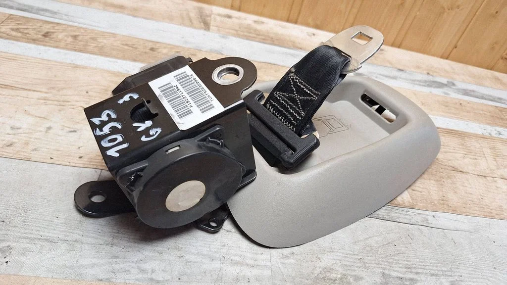 Third row seat belt – Chrysler Voyager (2004-2007)