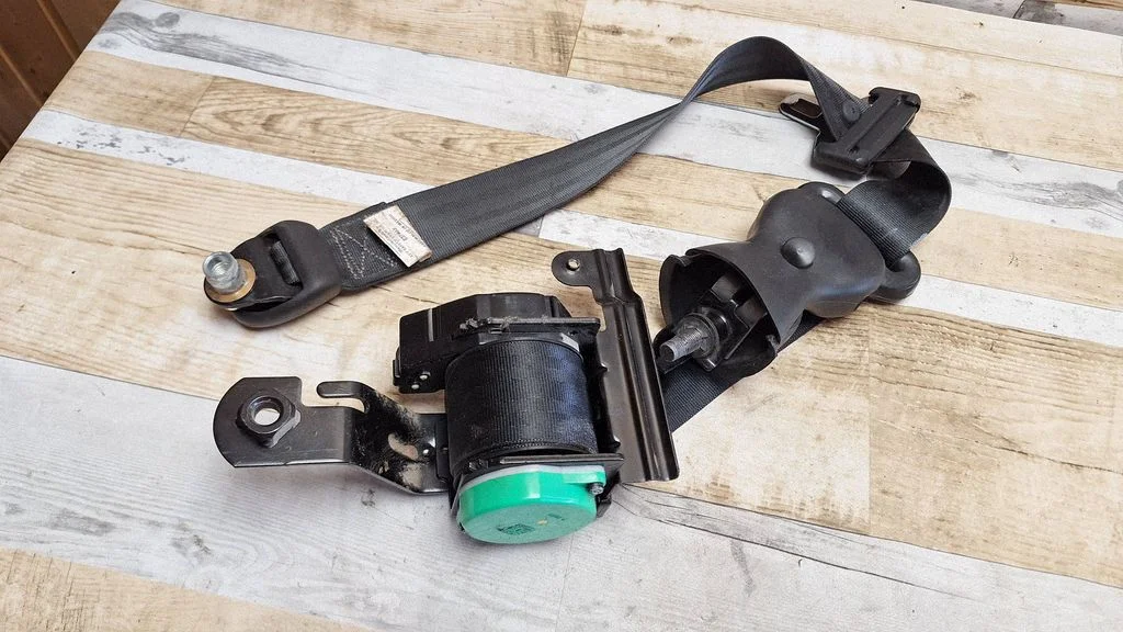 Third row seat belt – Chrysler Voyager (2004-2007)