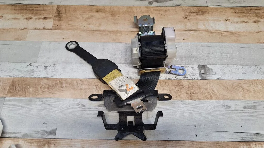 Third row seat belt – Toyota Corolla Verso AR10 (2004-2009)