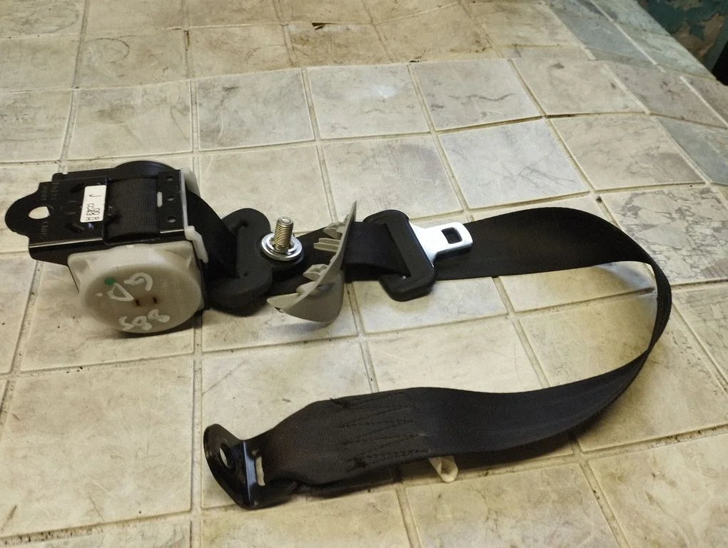 Third row seat belt – Mazda 5 (2005-2010)