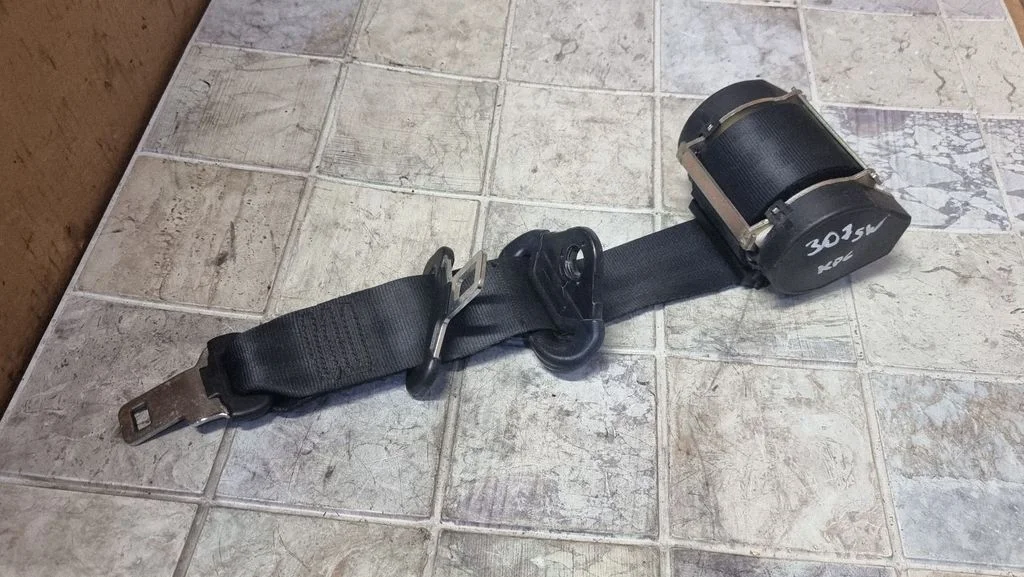 Third row seat belt – Peugeot 307 (2001-2005)