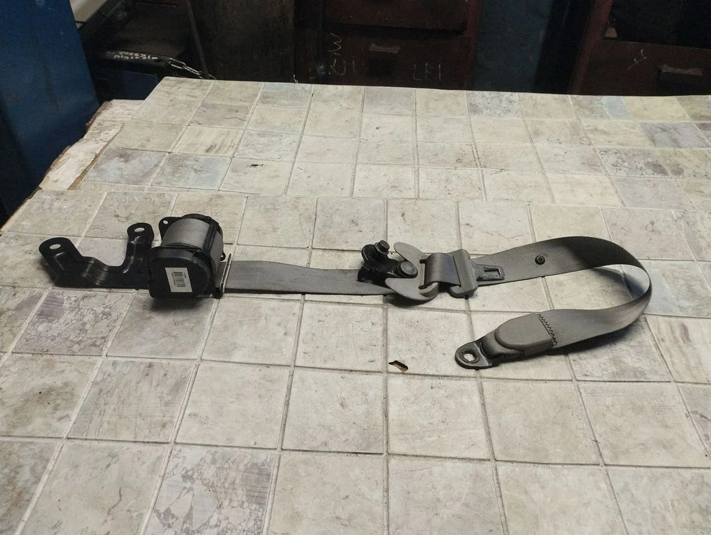 Third row seat belt