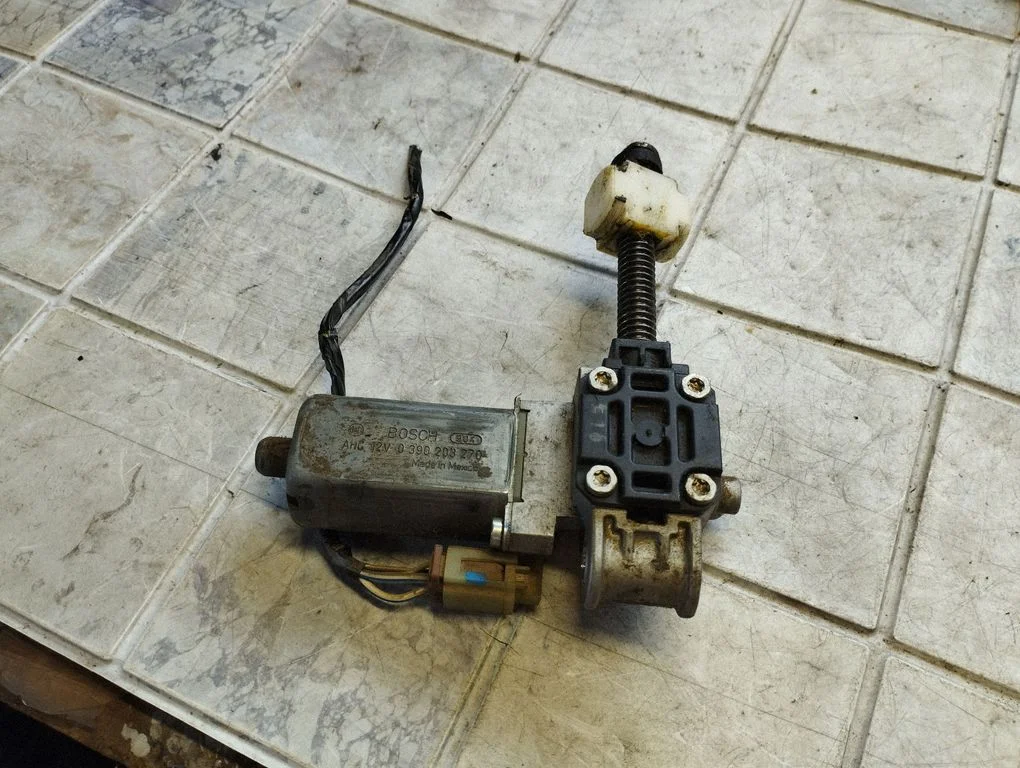 Seat adjustment motor 0390203270