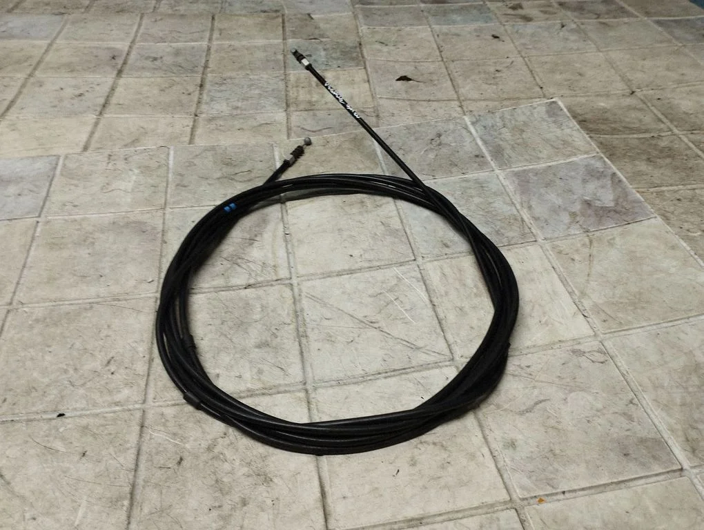 Fuel cap flap release cable – Mazda 3 I (2003-2006)