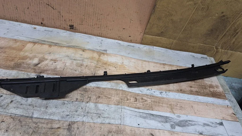 Windshield trim 8200036493