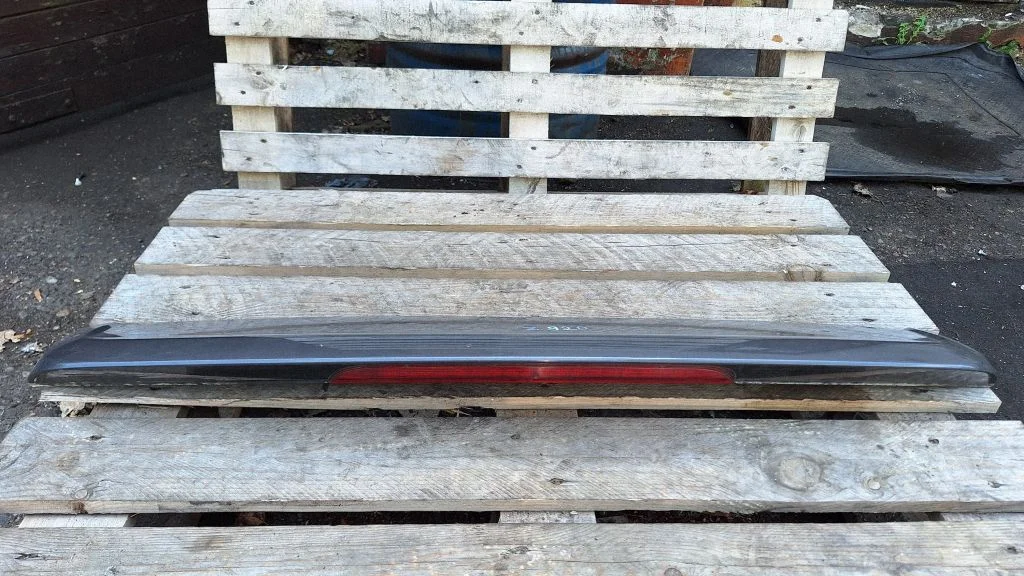 Tailgate/trunk spoiler 7L6827933H