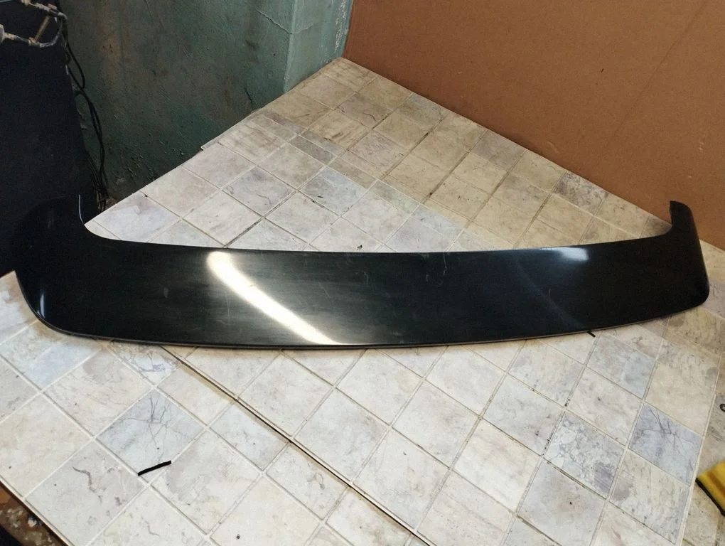 Tailgate/trunk spoiler MN129304