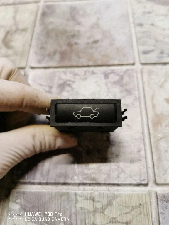 Tailgate opening switch 61318365579