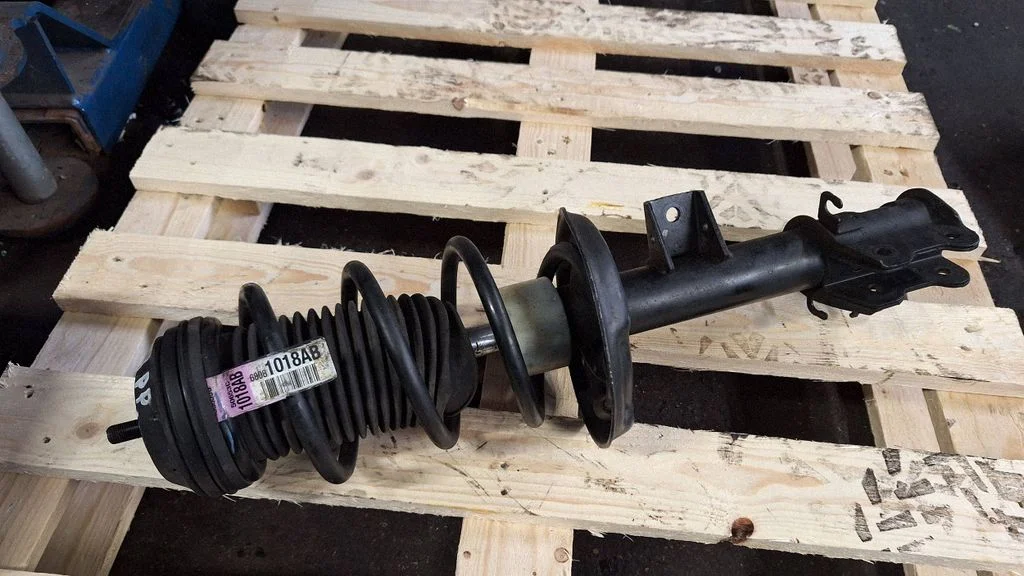 Front shock absorber with coil spring 1018AB
