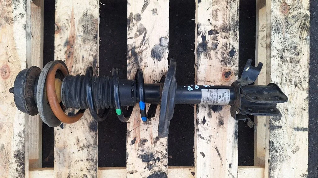 Front shock absorber with coil spring 543028447R
