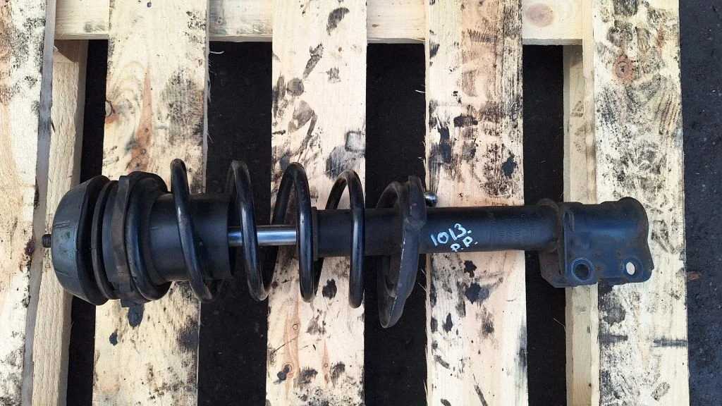 Front shock absorber with coil spring 04772104