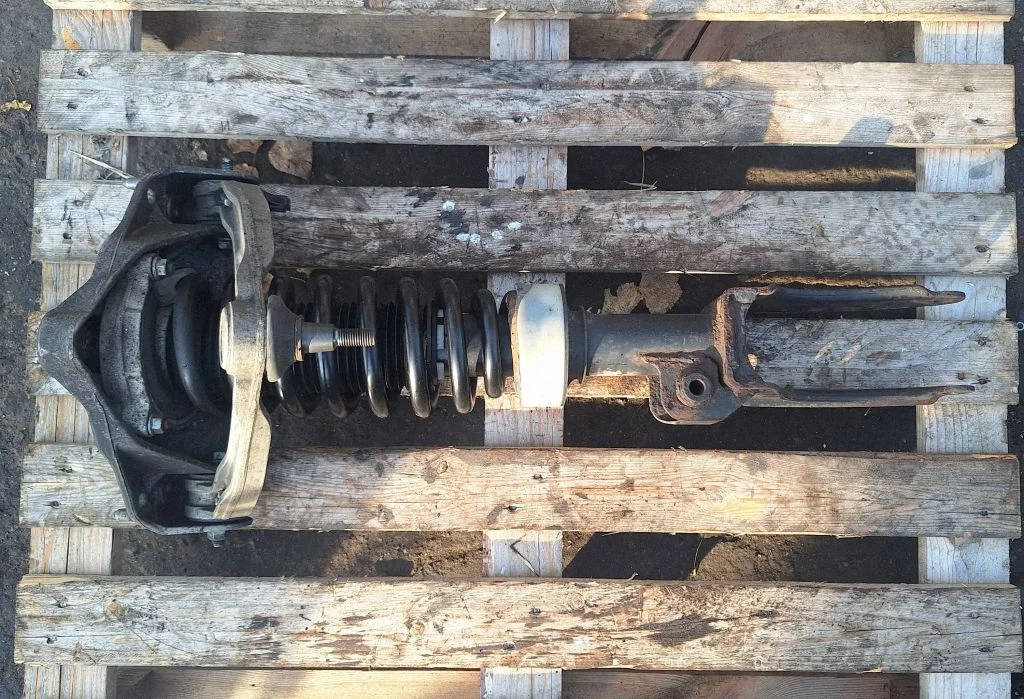 Front shock absorber with coil spring – Volkswagen Touareg I (2002-2010)