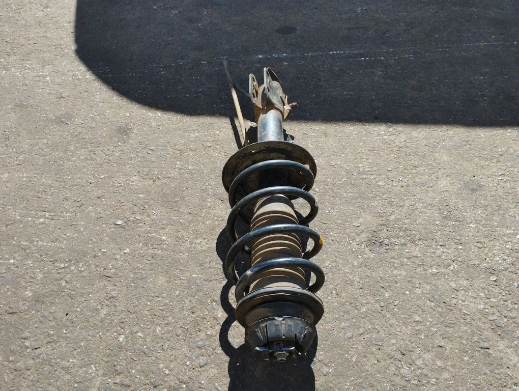 Front shock absorber with coil spring 4851052C30