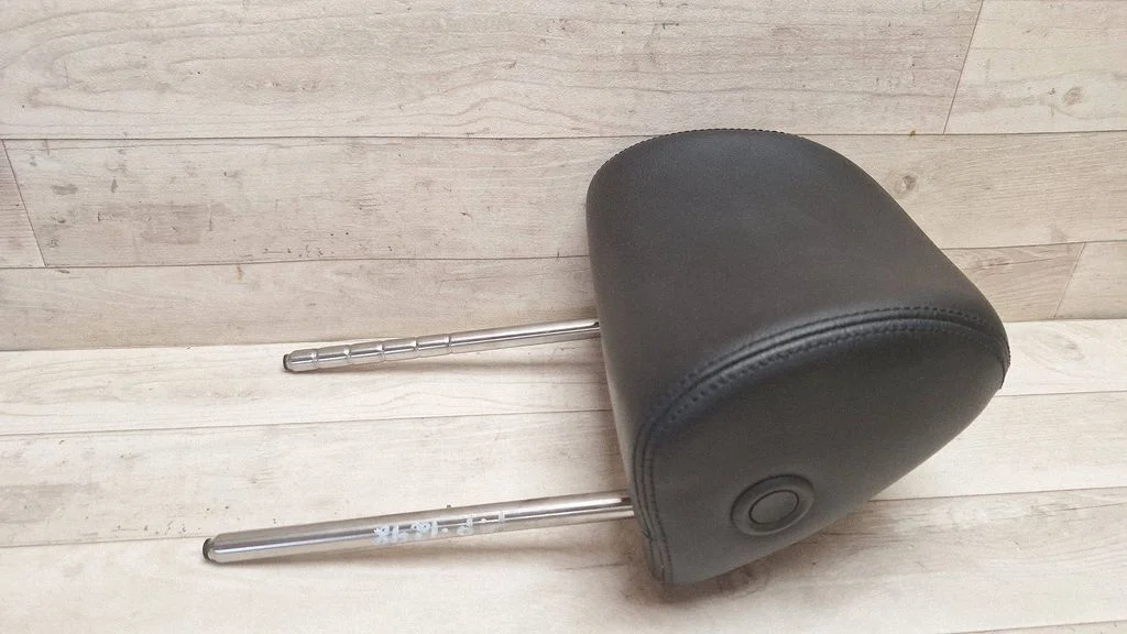 Front seat headrest – Volkswagen Passat CC (2008-2016)