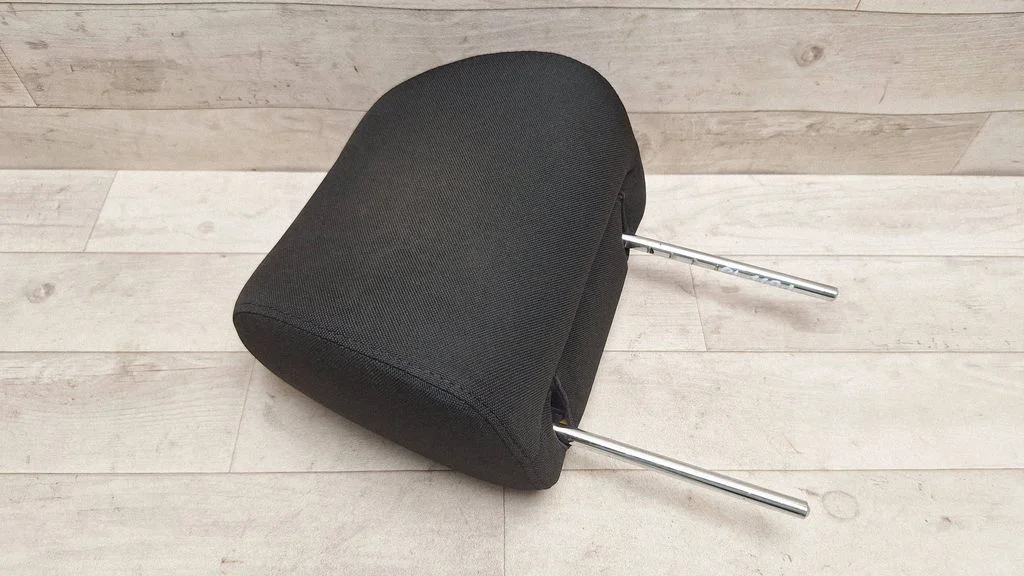 Front seat headrest – Toyota Avensis T250 (2006-2009)
