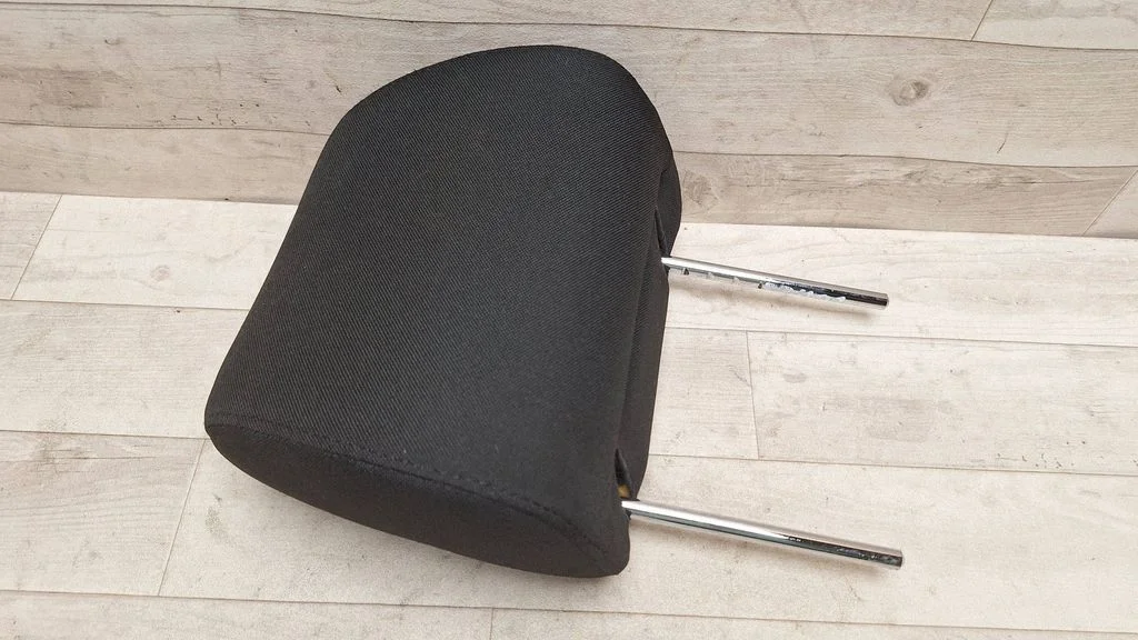 Front seat headrest – Toyota Avensis T250 (2006-2009)