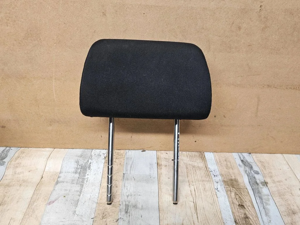 Front seat headrest – Volkswagen Passat B5.5 (2001-2005)