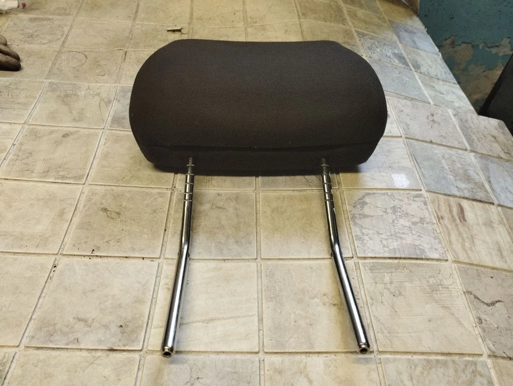 Front seat headrest – Opel Astra H (2004-2012)