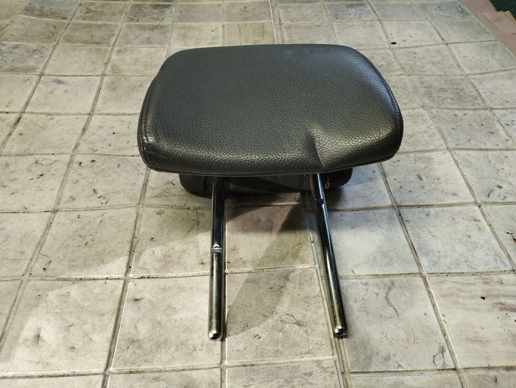 Front seat headrest – Saab 9-3 Ver2 (2003-2007)