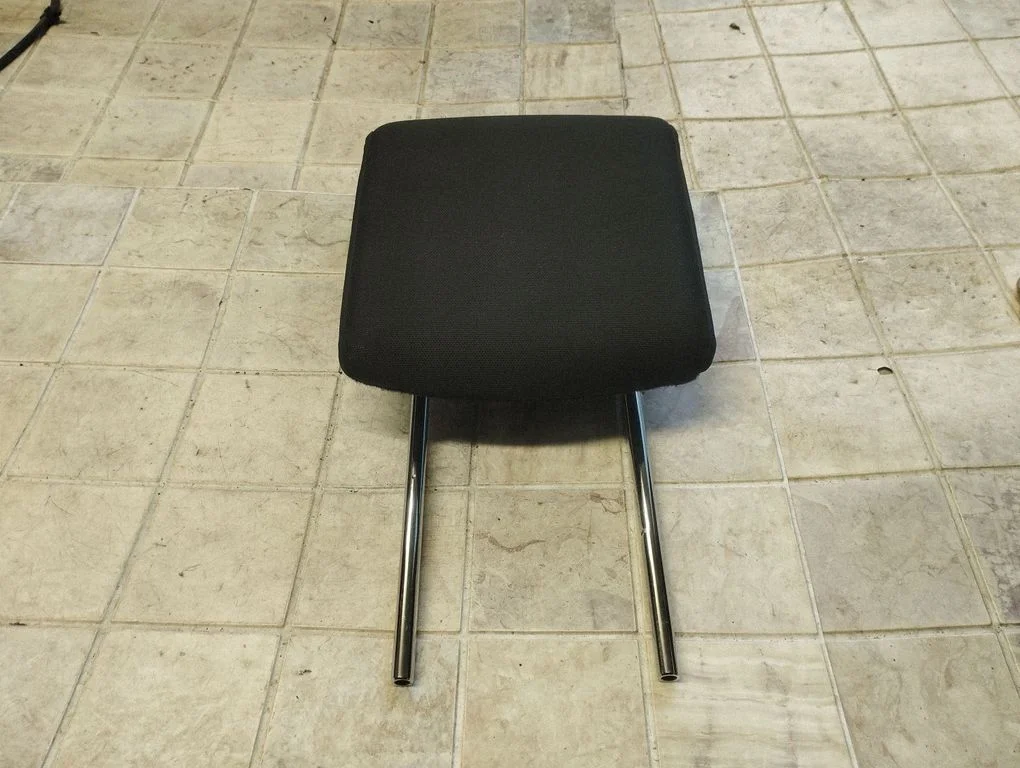 Front seat headrest – Mazda 5 (2005-2010)