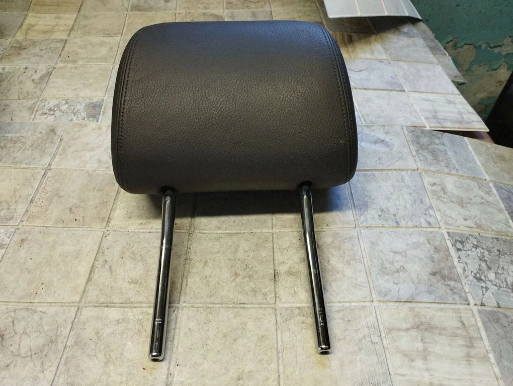 Front seat headrest – Volkswagen Touran I (2003-2010)
