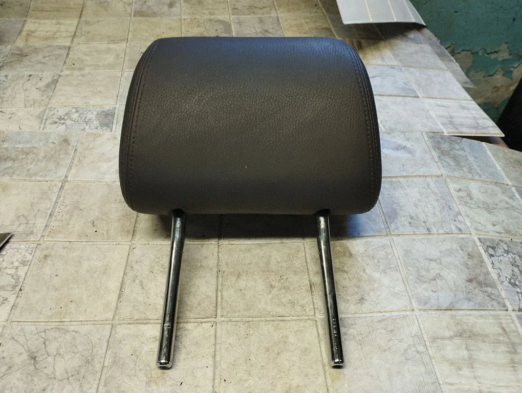 Front seat headrest – Volkswagen Touran I (2003-2010)