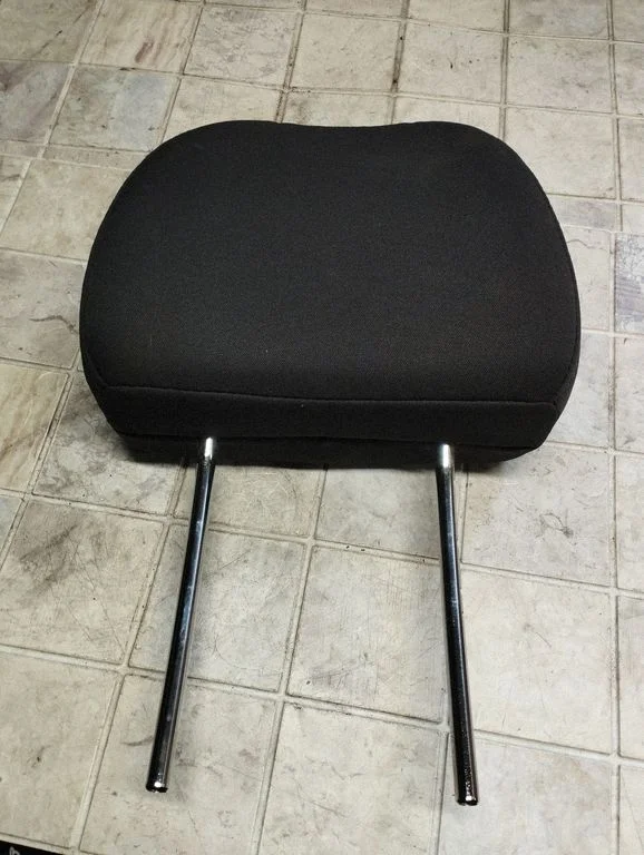 Front seat headrest – Subaru Outback (2007-2009)