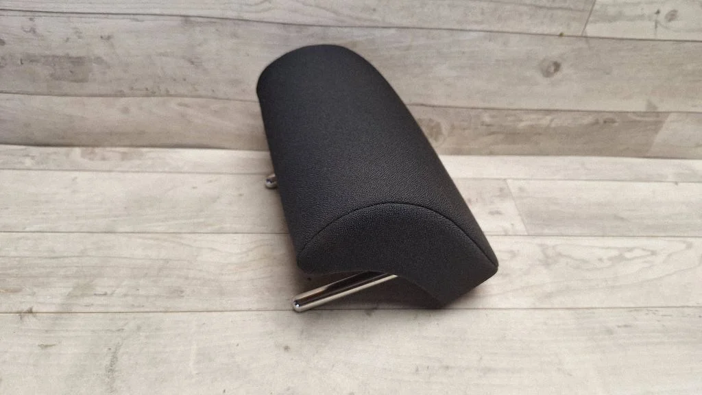 Zagłówek kanapy tylnej – środek