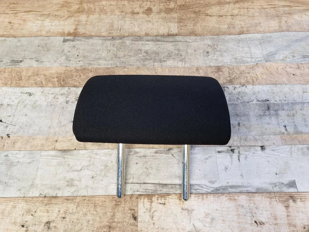 Rear seat headrest – Toyota Auris 150 (2006-2012)