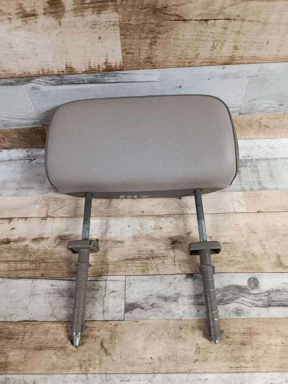 Rear seat headrest