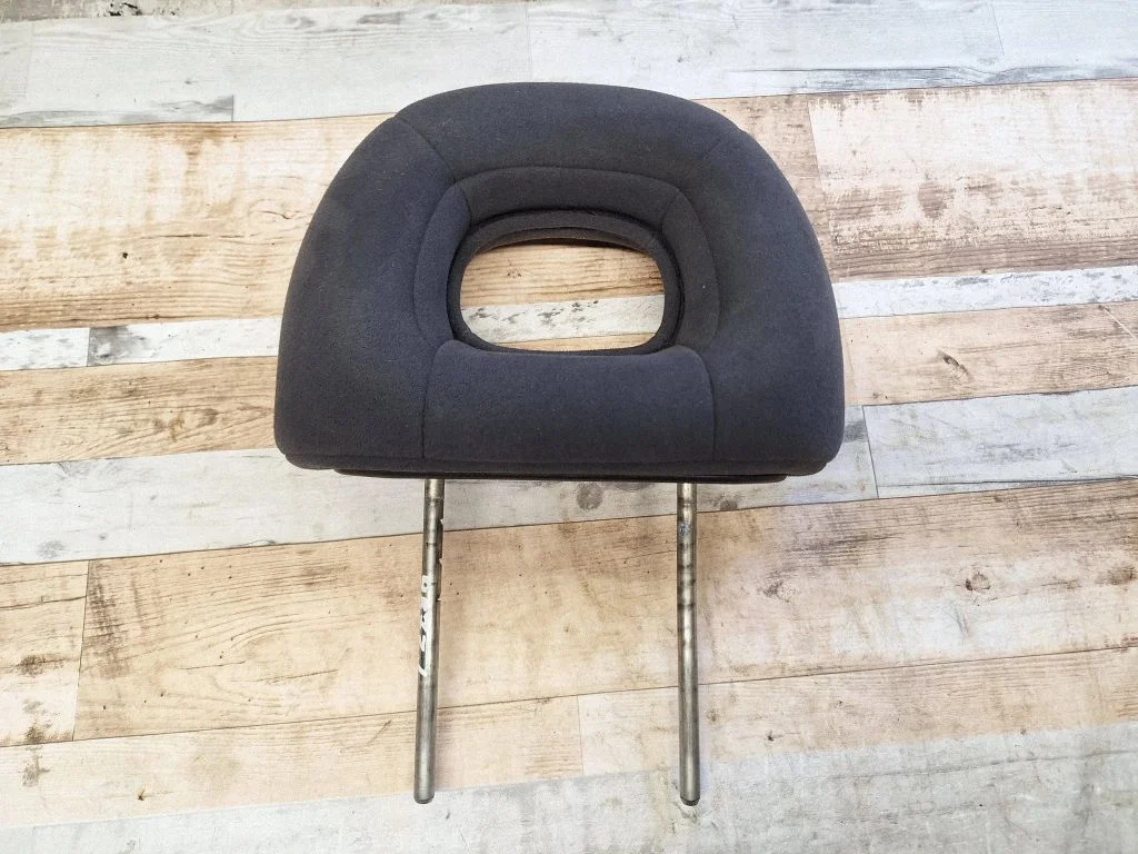 Rear seat headrest – Mitsubishi Outlander (2001-2007)